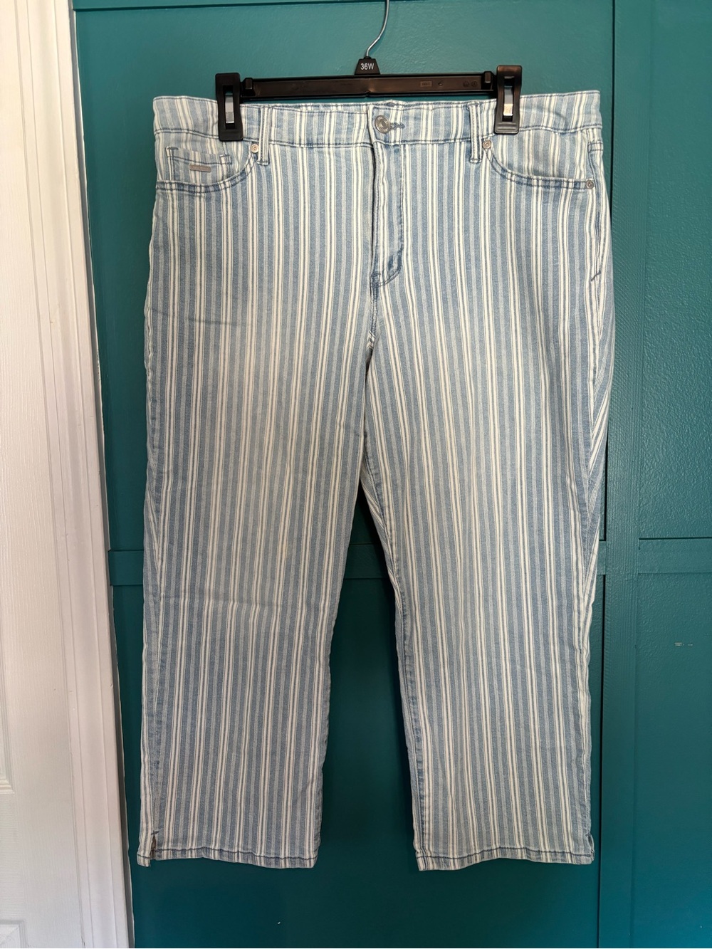 Nine West Chrystie Capri Women's Blue and White Striped Cropped Jeans Size 16